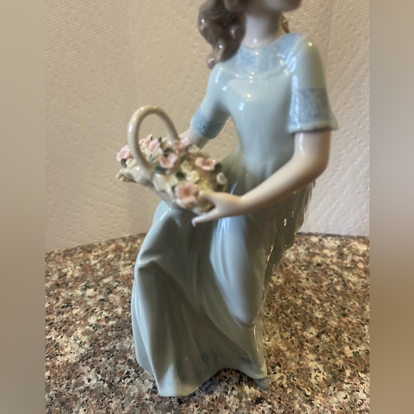 Lladro Spring enchantment figurine - Picture 2 of 7